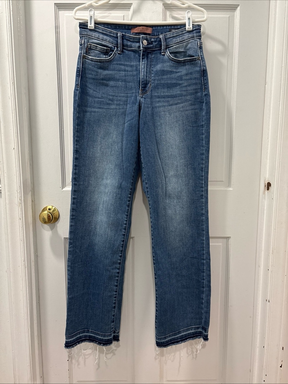 Judy Blue Women’s Dad Jean Size 7/28 Medium Wash Relaxed Fit Raw Hem Stretch EUC